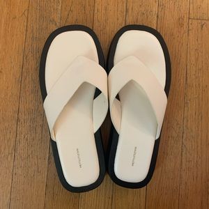 NWT Platform Thong Sandals in Cream